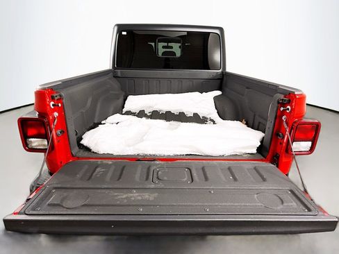 Used 2022 Jeep Gladiator Sport image 23