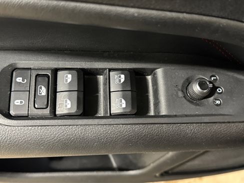 Used 2025 Jeep Compass Trailhawk w/ Trailer Tow Group image 16