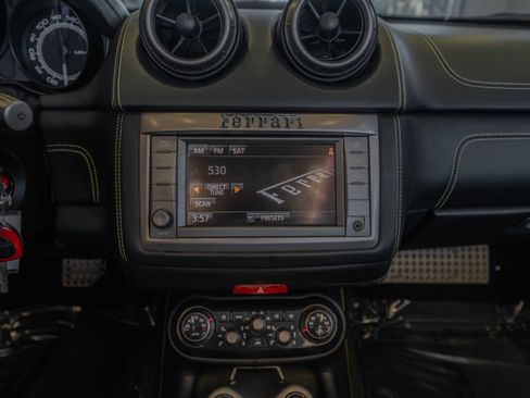 Used 2013 Ferrari California image 22