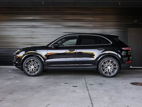 Certified 2026 Porsche Cayenne AWD/4WD image 2