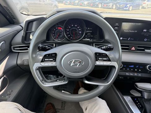 Used 2023 Hyundai Elantra SEL FWD image 7