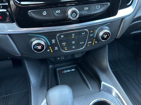 Used 2023 Chevrolet Traverse RS FWD image 26