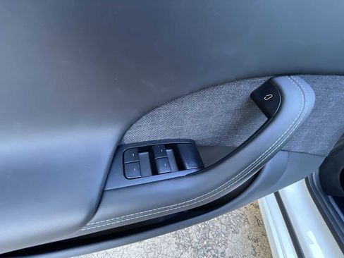 Used 2022 Tesla Model S Plaid image 21