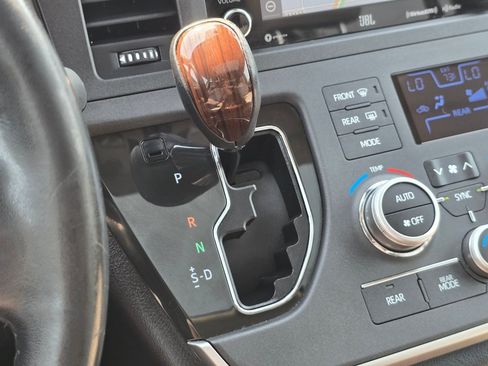 Used 2020 Toyota Sienna XLE Premium AWD/4WD image 18