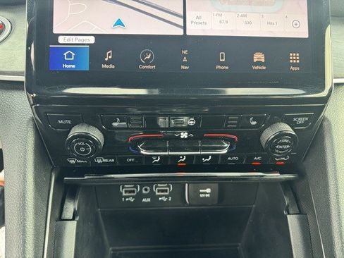 Used 2024 Jeep Grand Cherokee L Limited image 20