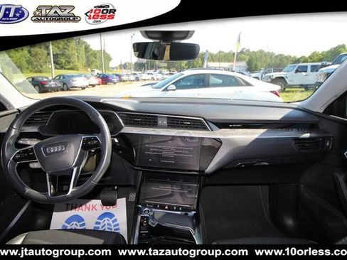 Used 2022 Audi e-tron Premium Plus w/ Premium Plus Package AWD/4WD image 20