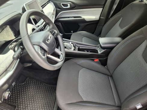 Certified 2025 Jeep Compass Sport AWD/4WD image 8
