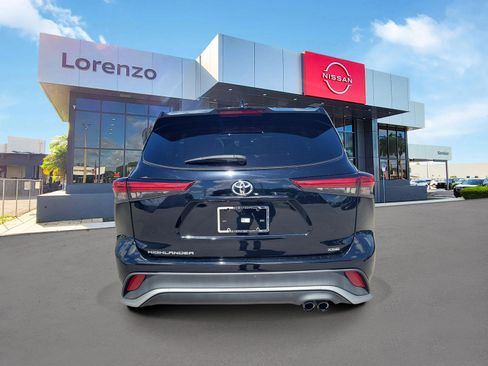 Used 2021 Toyota Highlander XSE FWD image 6