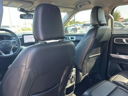 Used 2021 Ford Explorer XLT w/ Equipment Group 202A image 17