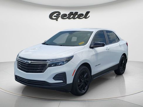 Used 2023 Chevrolet Equinox LS w/ LS Convenience Package FWD image 2