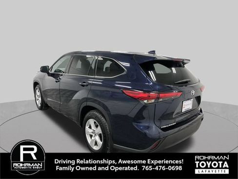 Used 2020 Toyota Highlander LE AWD/4WD image 4