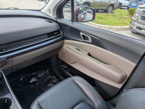 Used 2025 Kia Carnival FWD image 21