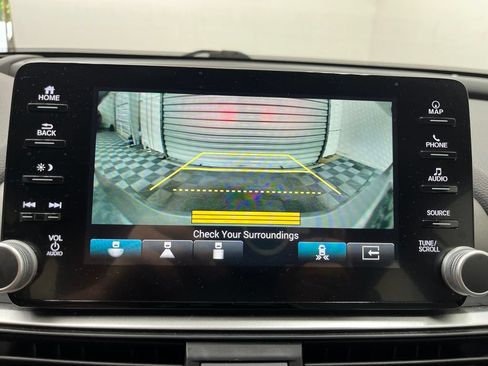 Used 2018 Honda Accord Touring image 15