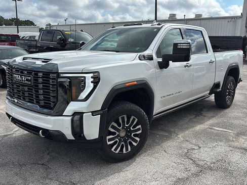 Certified 2024 GMC Sierra 2500 Denali Ultimate AWD/4WD image 3
