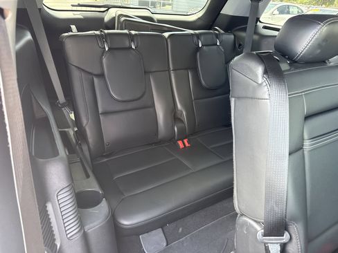 Used 2024 Ford Explorer XLT w/ Equipment Group 202A RWD image 30
