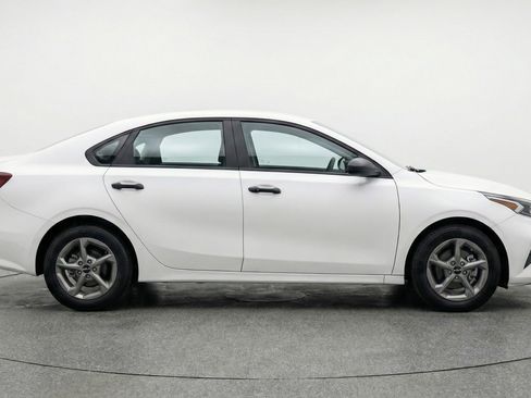 Used 2025 Kia K4 LXS image 11