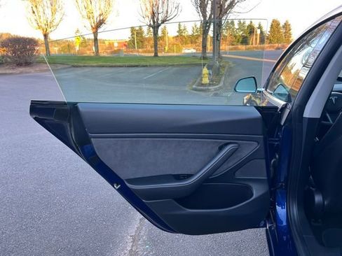 Used 2018 Tesla Model 3 Long Range image 10