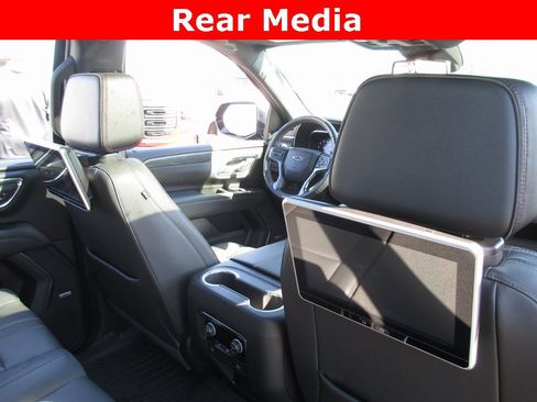Used 2023 Chevrolet Suburban RST image 16