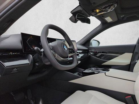 New 2026 BMW 530i xDrive w/ Premium Package image 3