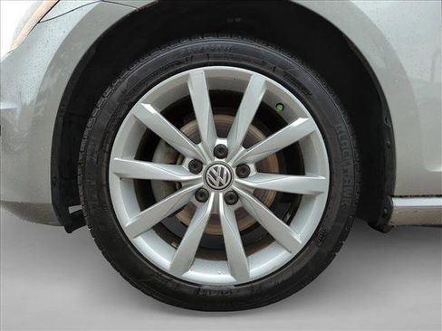 Used 2017 Volkswagen Golf SE image 14