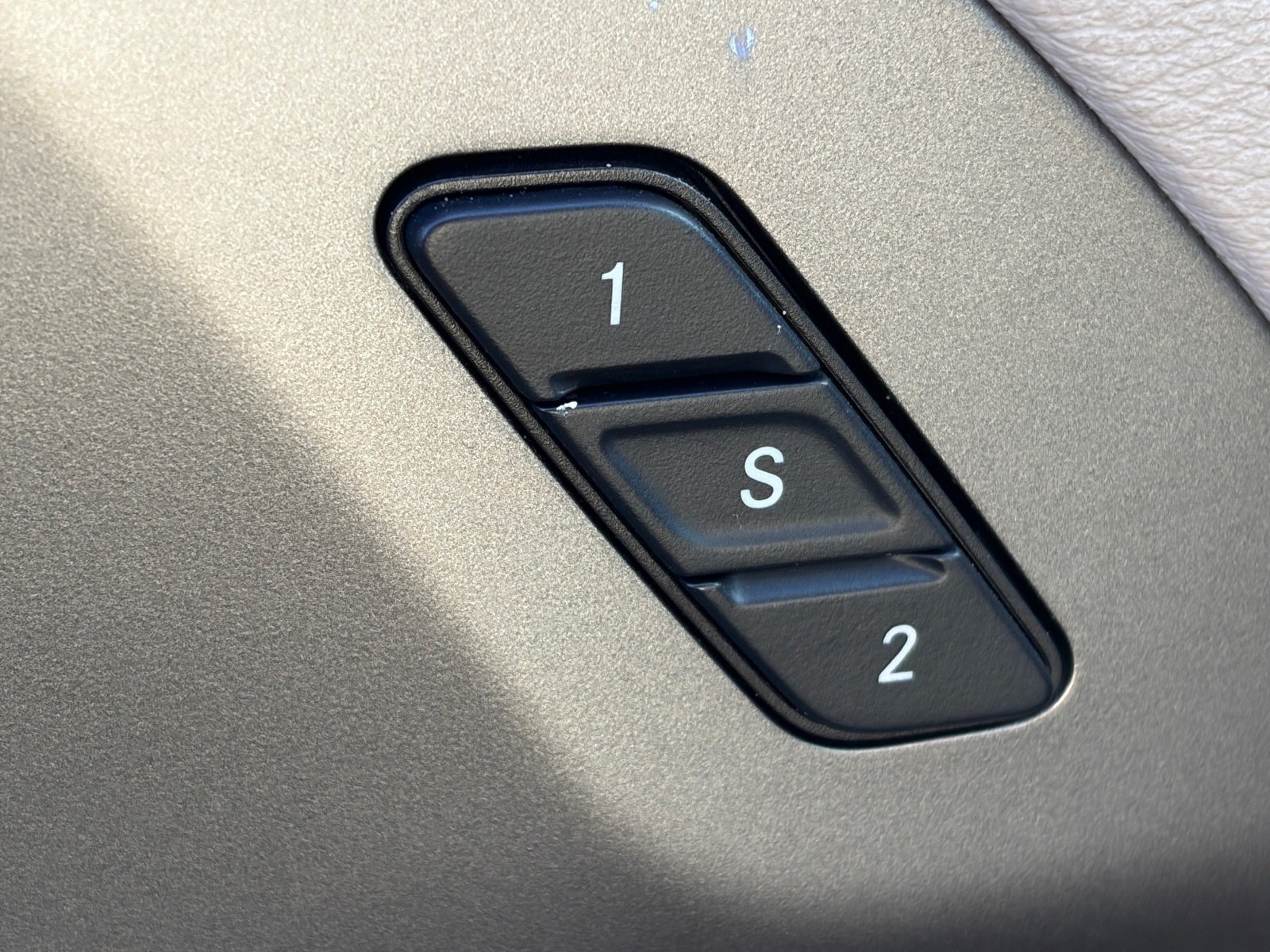 Used 2021 Chrysler Pacifica Touring-L FWD image 8