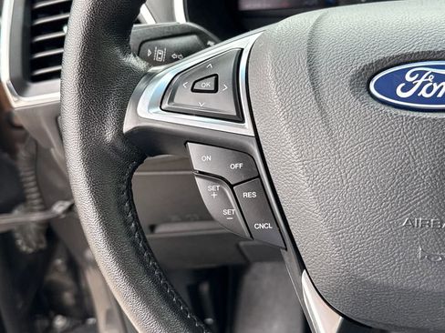 Used 2019 Ford Edge Titanium image 15