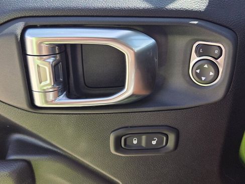 Used 2025 Jeep Gladiator Rubicon AWD/4WD image 22