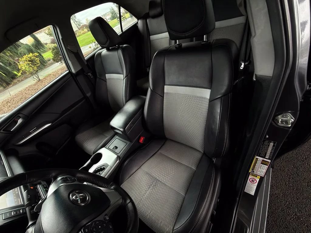 Used 2012 Toyota Camry SE FWD image 19