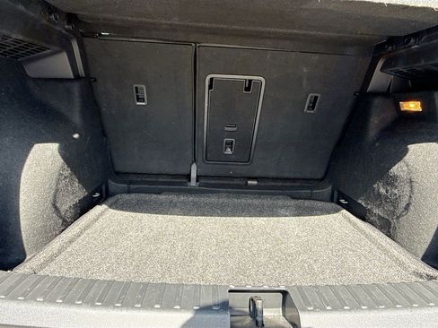 Used 2023 Volkswagen Taos SE w/ Panoramic Sunroof Package FWD image 10