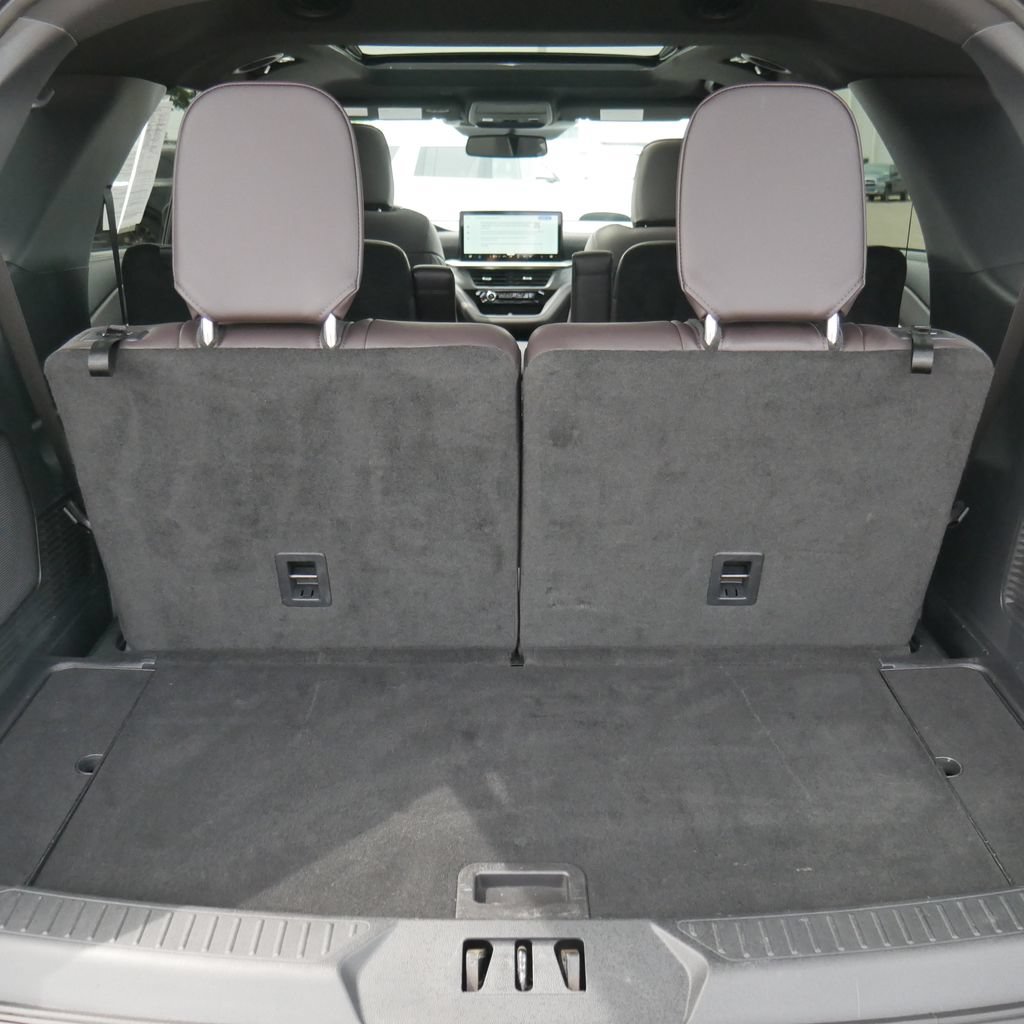 Used 2025 Ford Explorer Platinum w/ Ultimate Package AWD/4WD image 21