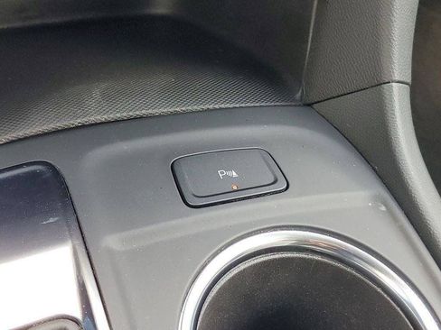 Used 2024 Chevrolet Equinox LT FWD image 18