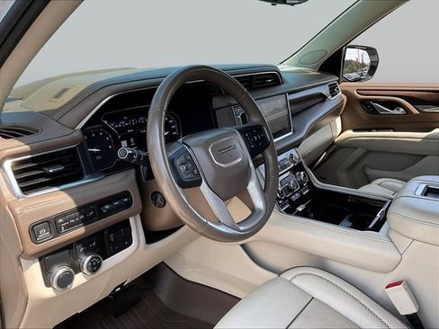 Used 2021 GMC Yukon Denali w/ Denali Premium Package RWD image 19