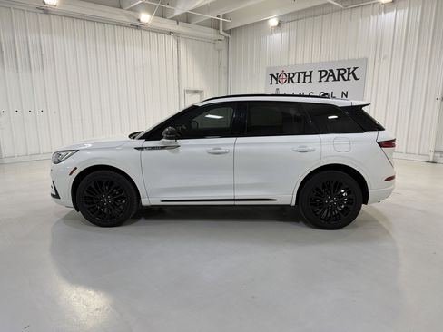 Used 2023 Lincoln Corsair Reserve w/ Equipment Group 201A image 2