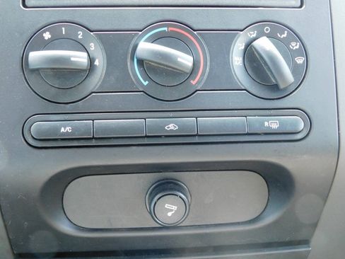 Used 2005 Ford F150 XLT RWD image 12