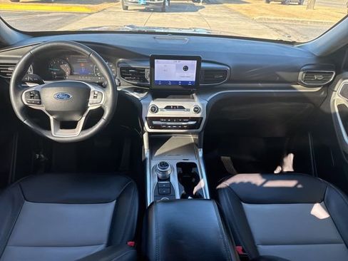 Used 2022 Ford Explorer XLT w/ Equipment Group 202A image 19