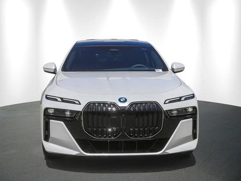 Used 2026 BMW i7 eDrive50 w/ M Sport Package RWD image 2