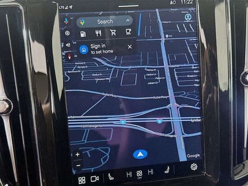 Used 2025 Volvo XC60 B5 Plus image 19