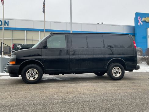 Used 2018 GMC Savana 2500 LS w/ Driver Convenience Package image 2