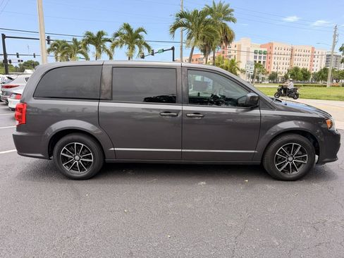 Used 2018 Dodge Grand Caravan SXT w/ Blacktop Package FWD image 1