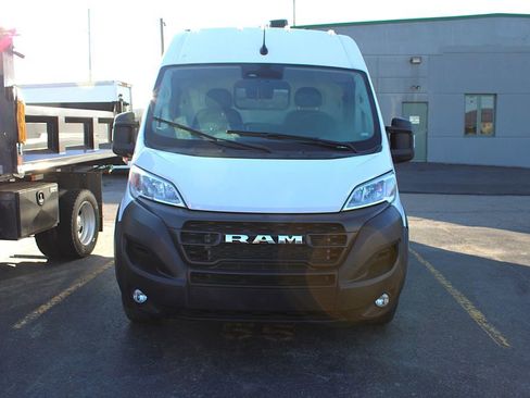 Used 2025 RAM ProMaster 2500 w/ Convenience Group image 8