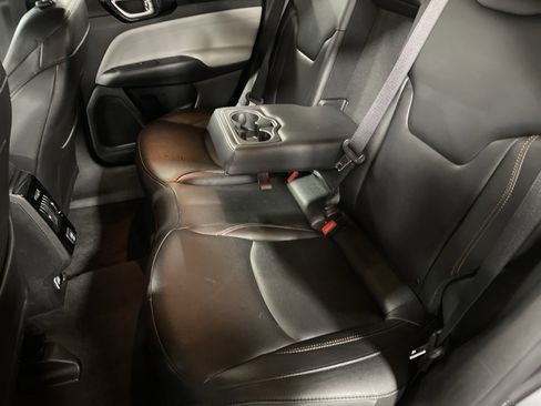 Used 2024 Jeep Compass Limited image 11