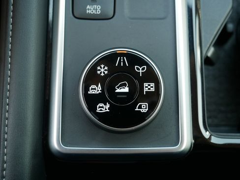Certified 2025 Nissan Pathfinder SV w/ Black Appearance Package AWD/4WD image 31