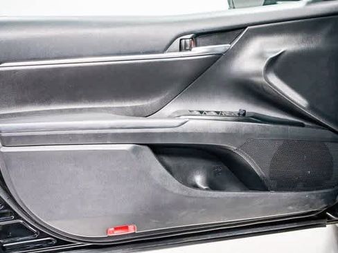 Certified 2020 Toyota Camry SE image 19