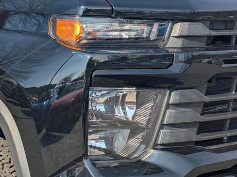 Used 2024 Chevrolet Silverado 2500 Custom w/ Custom Value Package image 10