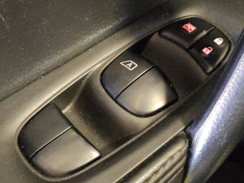 Used 2020 Nissan Rogue Sport S FWD image 27