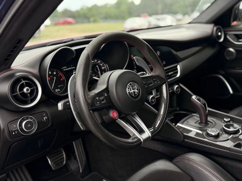 Used 2017 Alfa Romeo Giulia Quadrifoglio RWD image 30