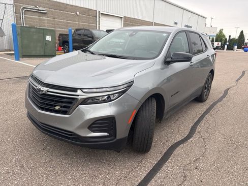 Used 2024 Chevrolet Equinox LS w/ LS Convenience Package FWD image 3