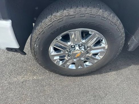 Used 2024 Chevrolet Silverado 2500 High Country w/ High Country Premium Package AWD/4WD image 12