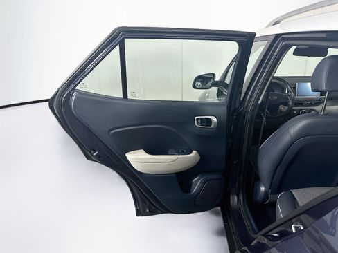 Used 2023 Hyundai Venue Limited FWD image 27
