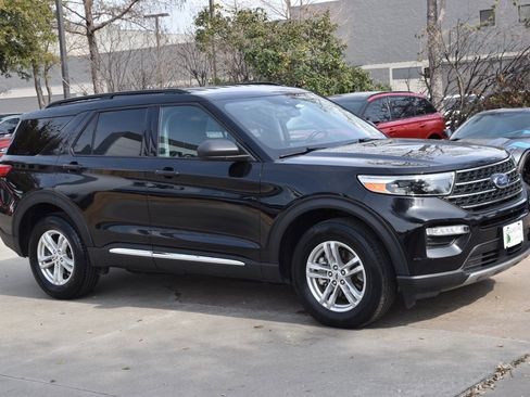 Used 2023 Ford Explorer XLT w/ Equipment Group 202A image 5